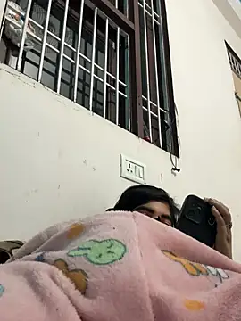 isha_sharma2002's cam snapshot