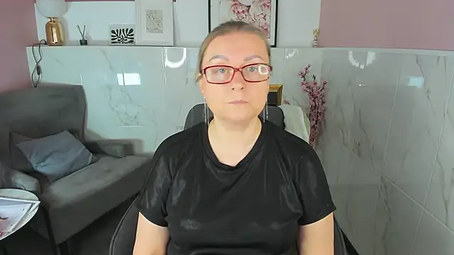 AlexandraKind's cam snapshot