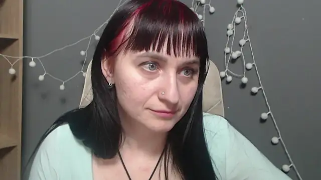 NinaFlawlees live sex cam