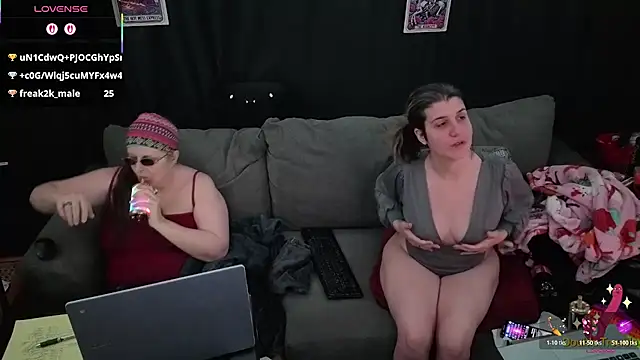 Bella_and_Marie's cam snapshot