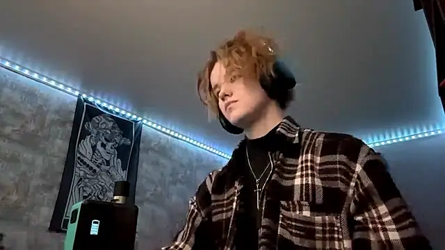 CutieGoga's cam snapshot