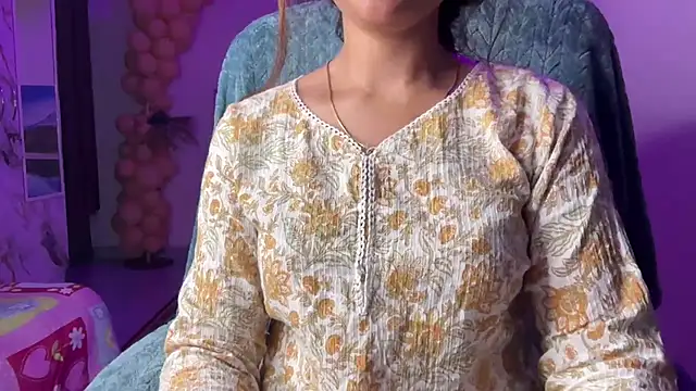 Royal_girl_1 live sex cam