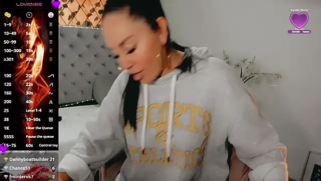 j_lovee's cam snapshot