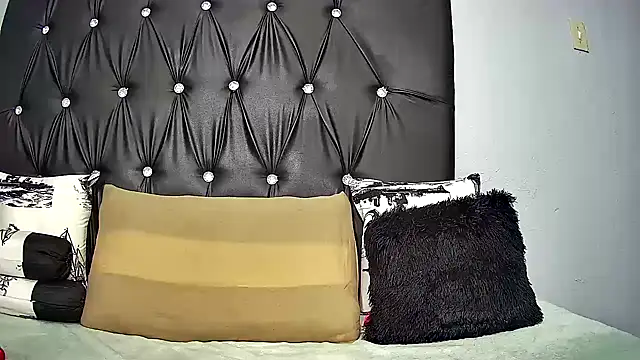 SweetandNaughty22's cam snapshot