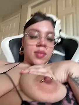 QueenNuttCollector's cam snapshot