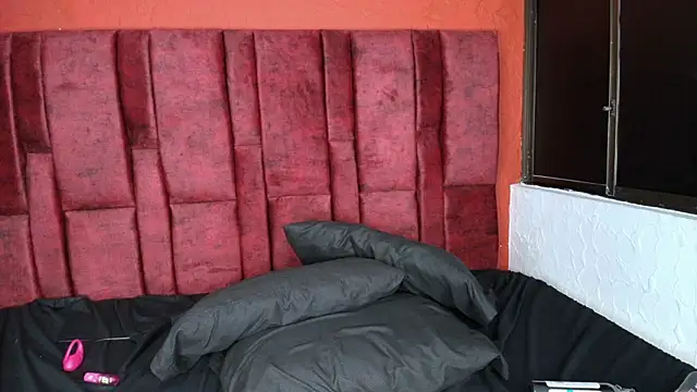 LilithVibe_'s cam snapshot