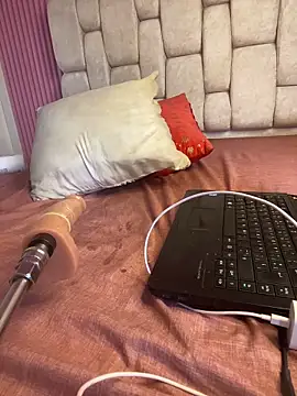 PrettyHamaica's cam snapshot