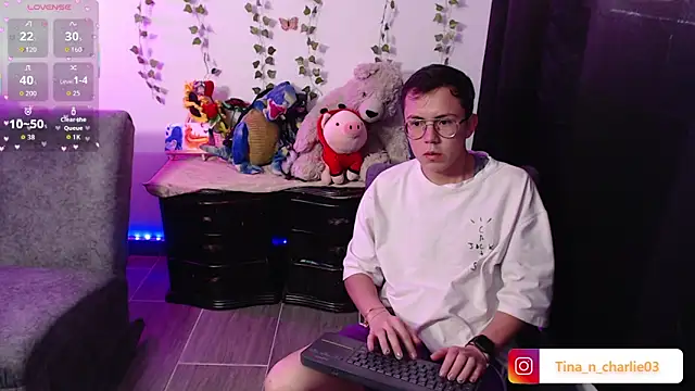 Tina_4_Charlie live sex cam