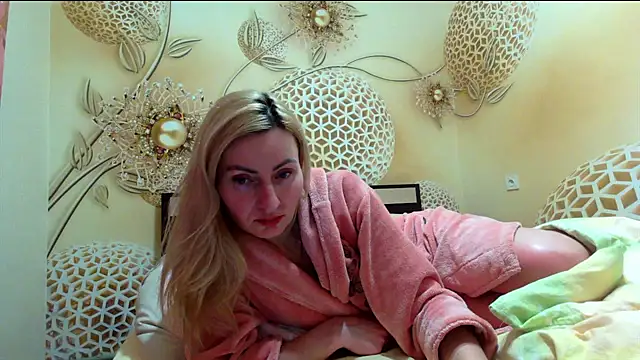 Yourrealgirl's cam snapshot