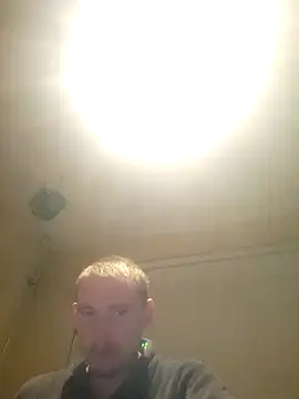 piercingpik's cam snapshot