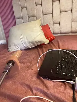 PrettyHamaica's cam snapshot