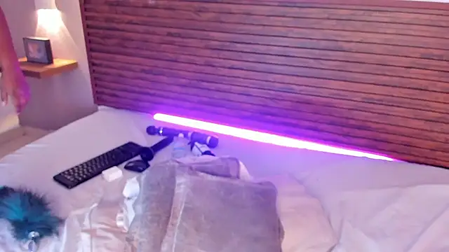 Adelehottman's cam snapshot