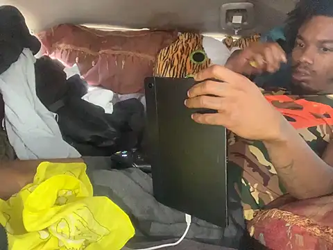 SlimeCrownzOut5 live sex cam