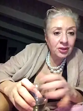 divinaerotica's cam snapshot