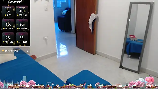 Laura_fox1's cam snapshot