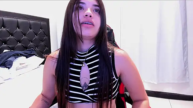 EmmaSnnow's cam snapshot