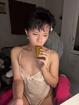 Plaxtique live sex cam