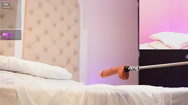 caroline_adams_'s cam snapshot