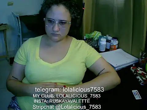 lolalicious_7583's cam snapshot