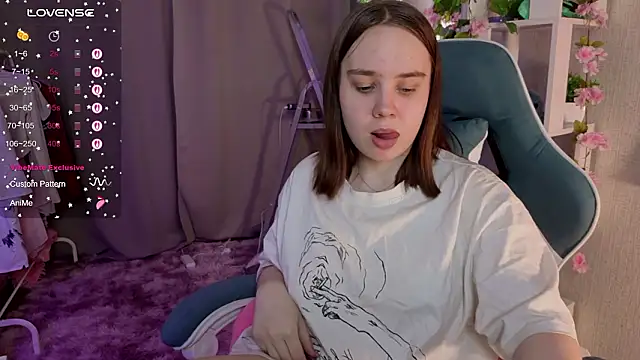 lunalyna's cam snapshot