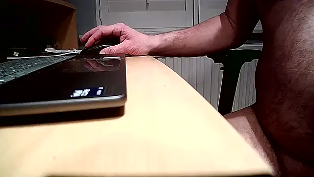 LondonBigDick live sex cam