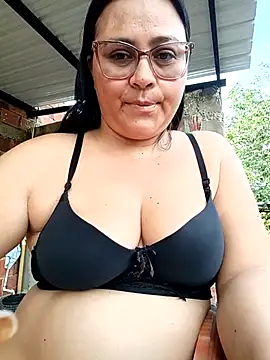 Dirty-Momm-Divorced-Hot's cam snapshot