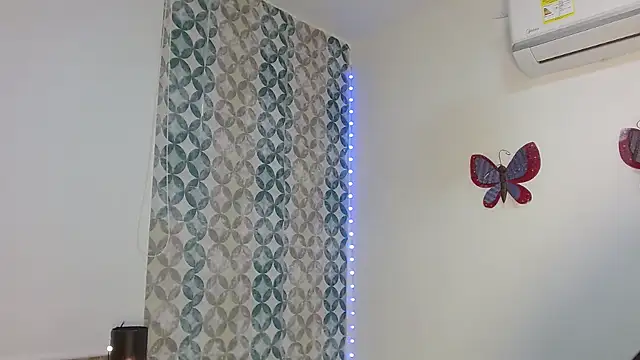 Emilybateee's cam snapshot