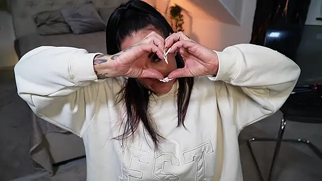 hotmilfbitch live sex cam