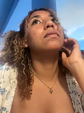 lauraltt live sex cam