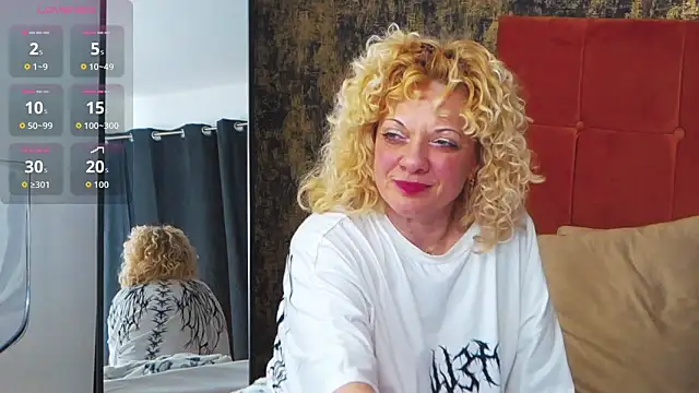 LittleCurlyGirl's cam snapshot