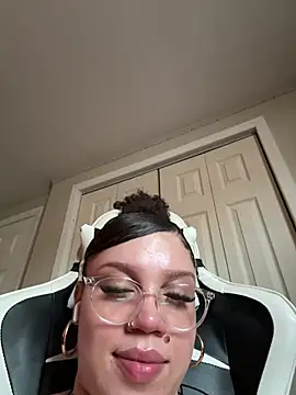 QueenNuttCollector live sex cam