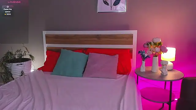 hey_tessa's cam snapshot