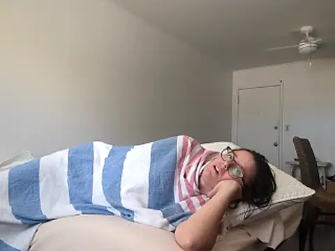 Erikaz2025's cam snapshot