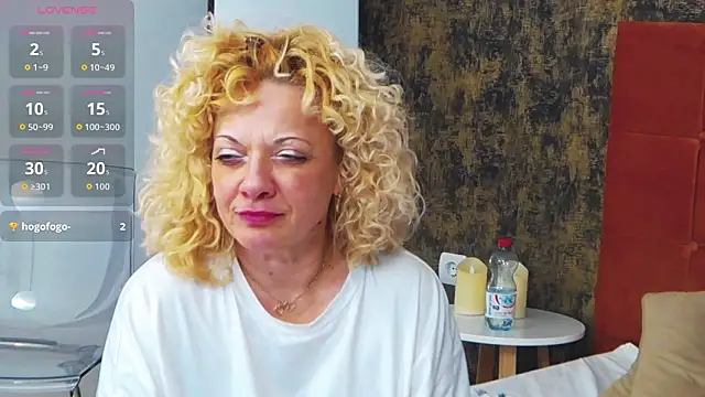 LittleCurlyGirl's cam snapshot