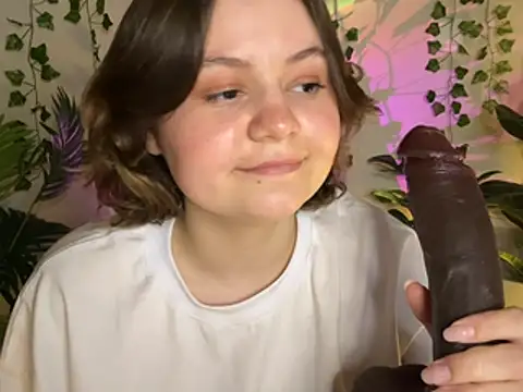 MoonIvy_'s cam snapshot