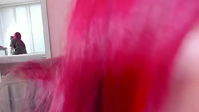 mae_lyra's cam snapshot