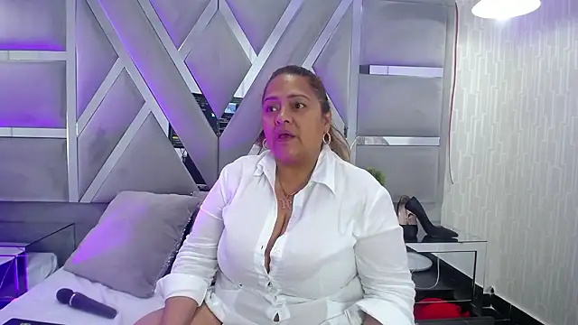 MonzerratBoyer's cam snapshot