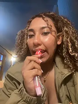 lauraltt live sex cam