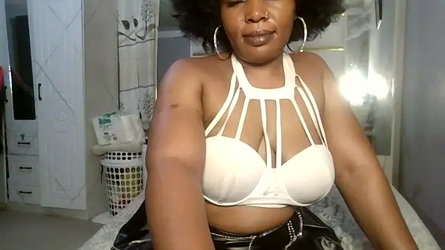 SexyyNana live sex cam