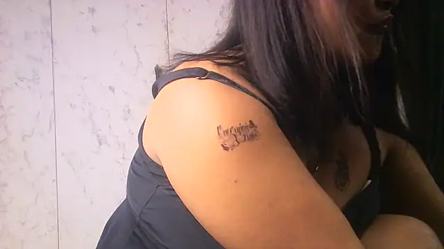 URs_RIYA's cam snapshot