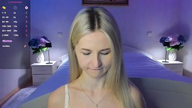 Julie_Blaze's cam snapshot