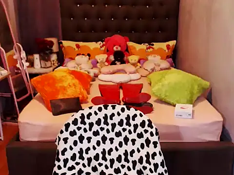 xXGoddessBellaXx live sex cam