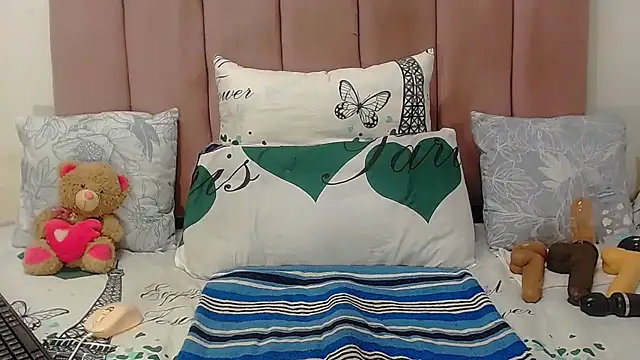 RoundaAssx22's cam snapshot