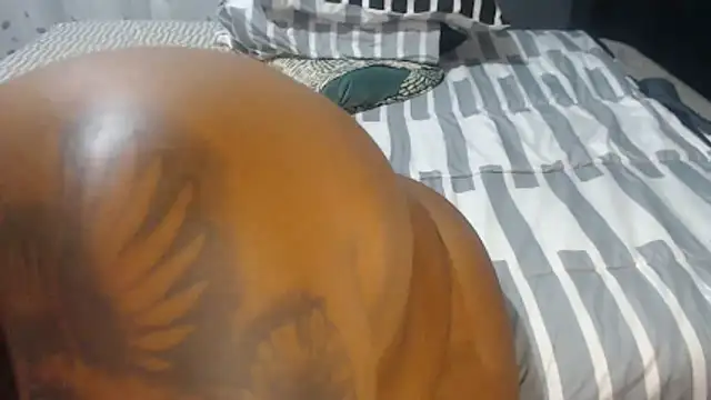 SEXYHUGEASS21's cam snapshot