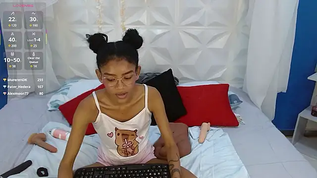 adisson_petite1's cam snapshot