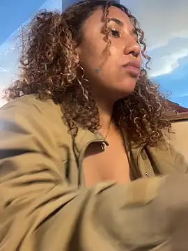 lauraltt live sex cam