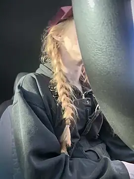 GoldenFlameGoddess live sex cam