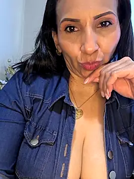 Mrsvictoriaaa live sex cam