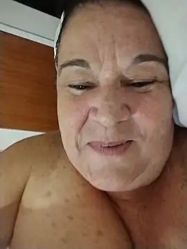 Yaya_Mineira live sex cam