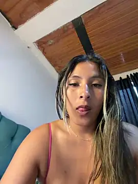 Cami_Leon2's cam snapshot